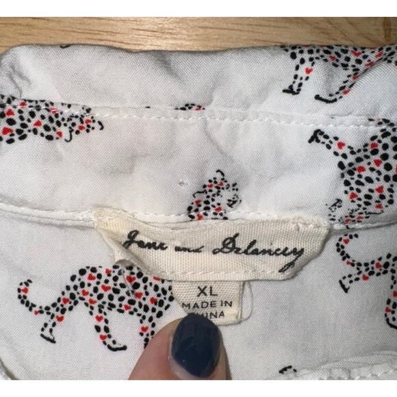 Jane + Delancey Tiger Print Button Down Shirt Lightweight White Women's - Picture 2 of 4